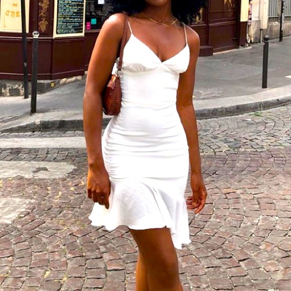 Dresses & Skirts - Ruffle V-neck dress